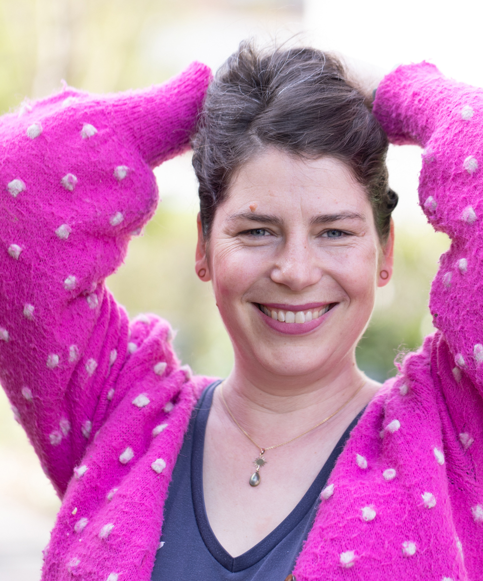 Gisela Knobel schaut selbstbewusst in die Kamera